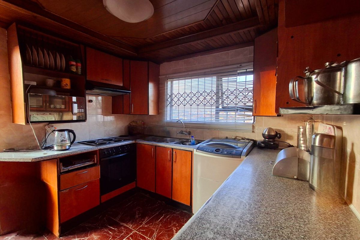 2 Bedroom house  - Photo 4