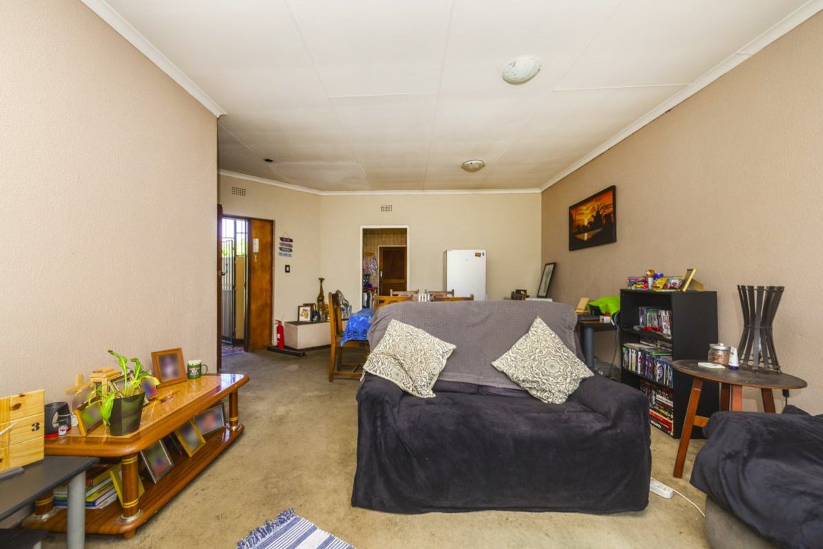 3 Bedroom Townhouse For Sale in Simmerfield - Photo 4