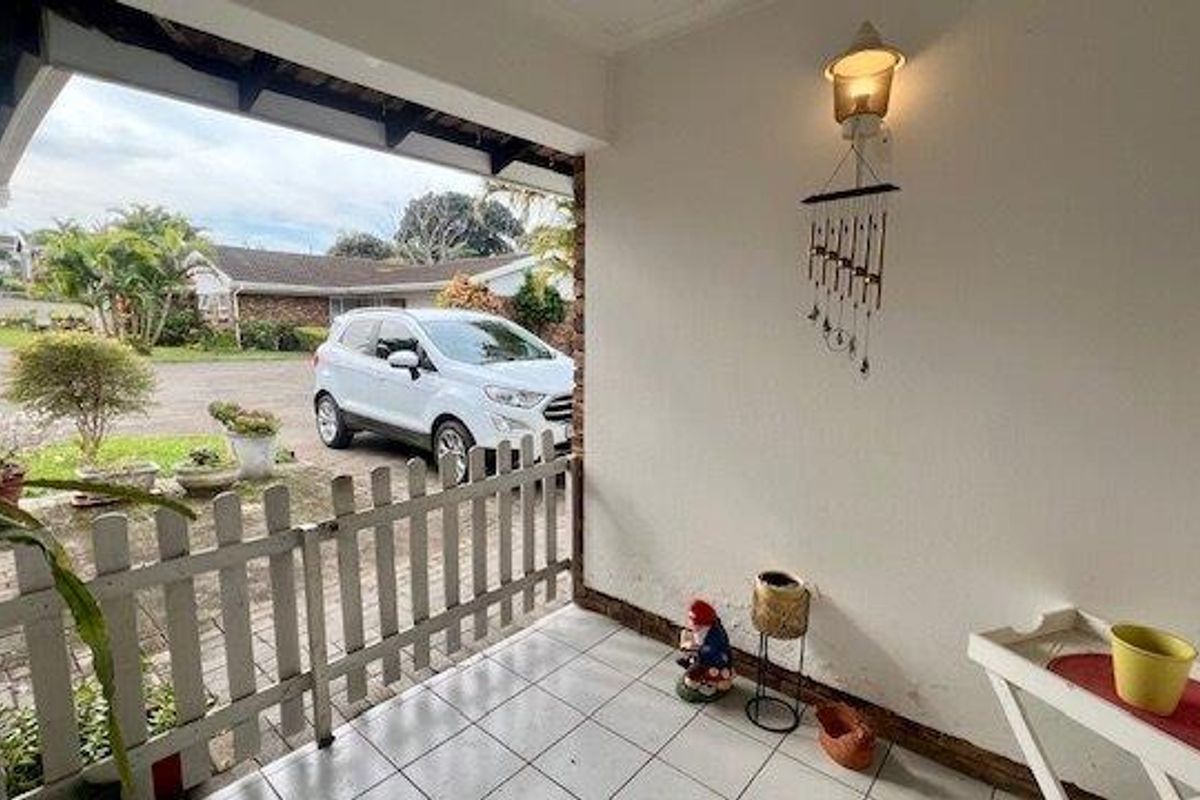 Secure & Stylish Pet-Friendly Townhouse in Popular Uvongo Complex - Photo 3
