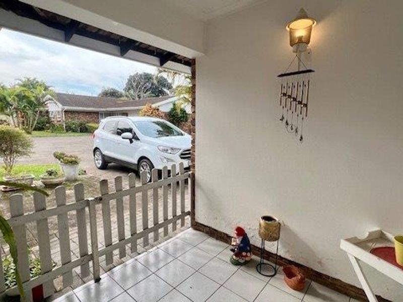 Secure & Stylish Pet-Friendly Townhouse in Popular Uvongo Complex - Photo 3