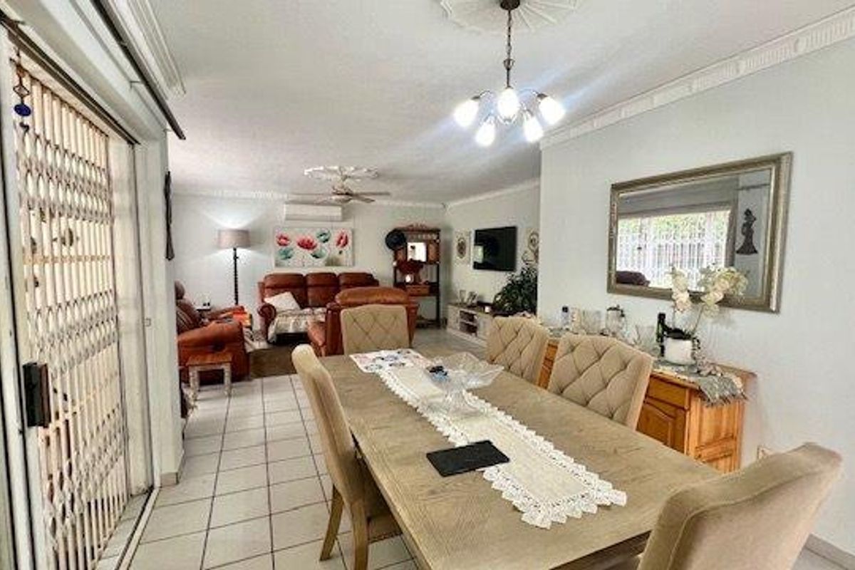 Secure & Stylish Pet-Friendly Townhouse in Popular Uvongo Complex - Photo 5