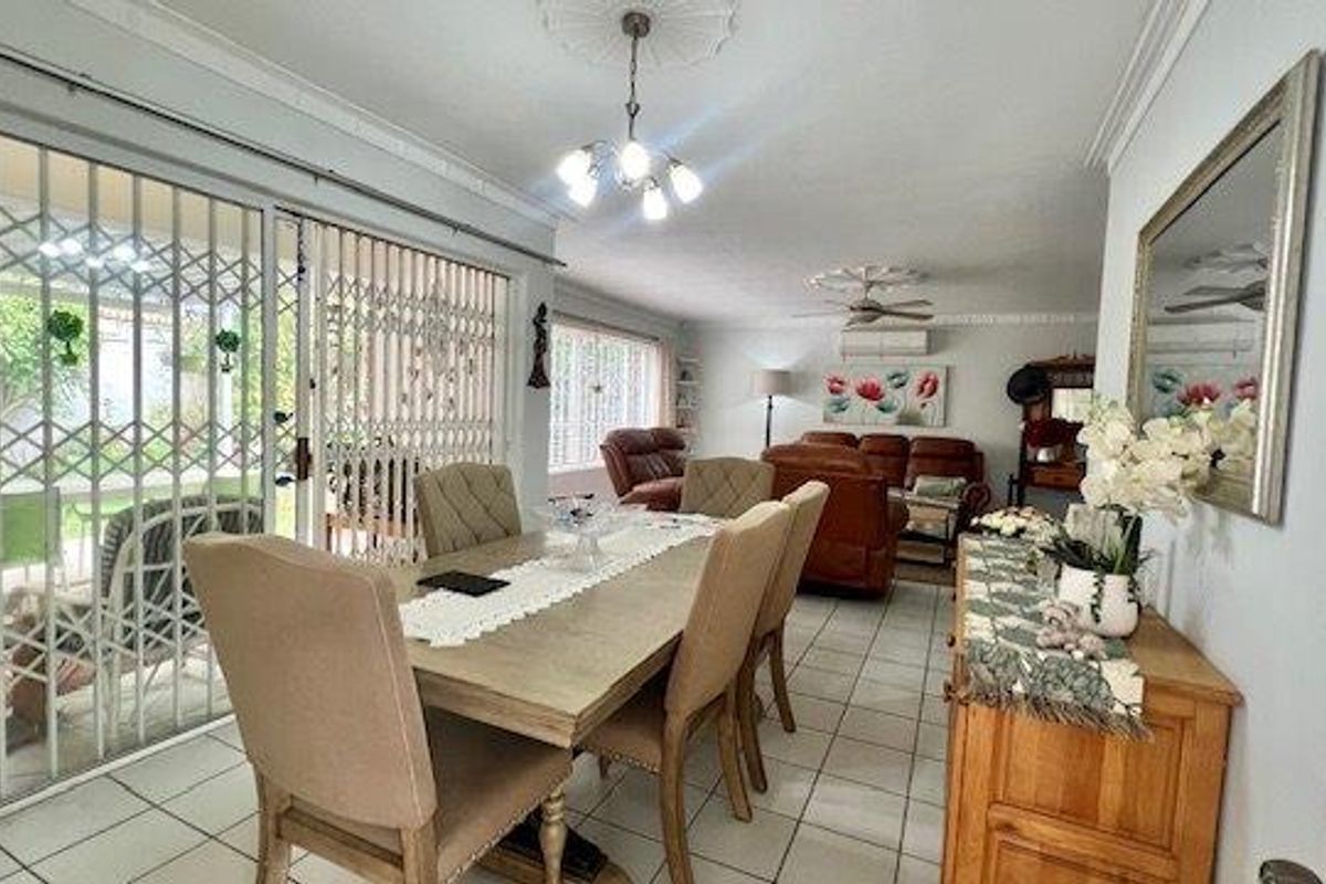 Secure & Stylish Pet-Friendly Townhouse in Popular Uvongo Complex - Photo 4