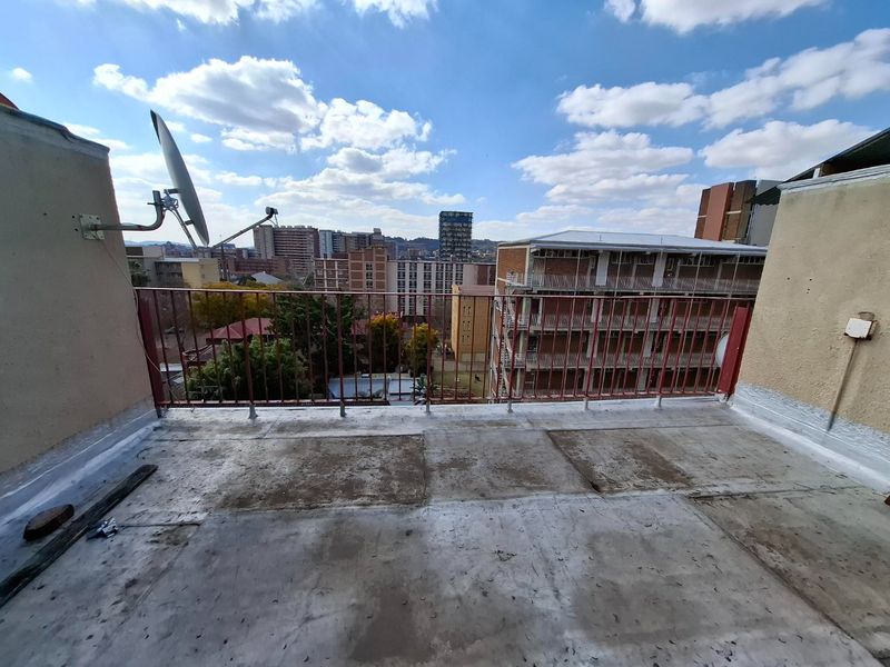 Sunny 2 bed flat in Sunnyside awaits in this Triplex - Photo 4