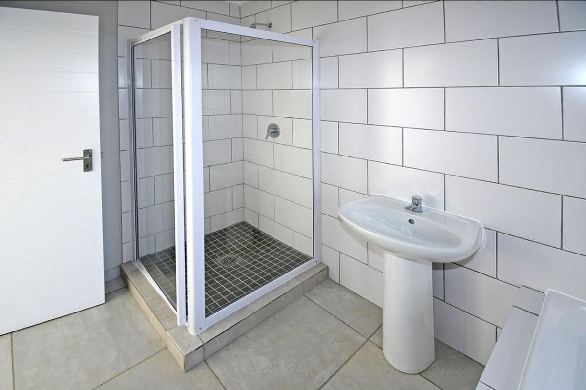 ground floor 2 Bed 1 Bath apartments TO Rent glen Marais - Photo 3