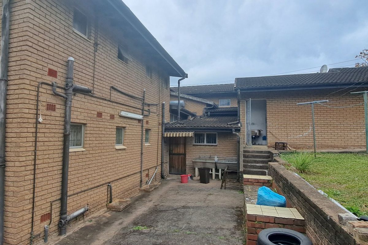 7-Bedroom Home with Exceptional Potential in Prime Reservoir Hills - Photo 2