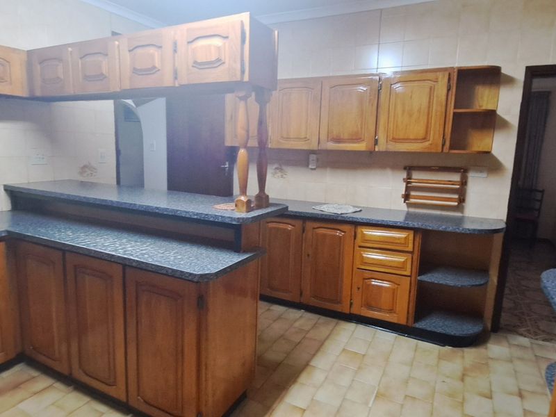 7-Bedroom Home with Exceptional Potential in Prime Reservoir Hills - Photo 9