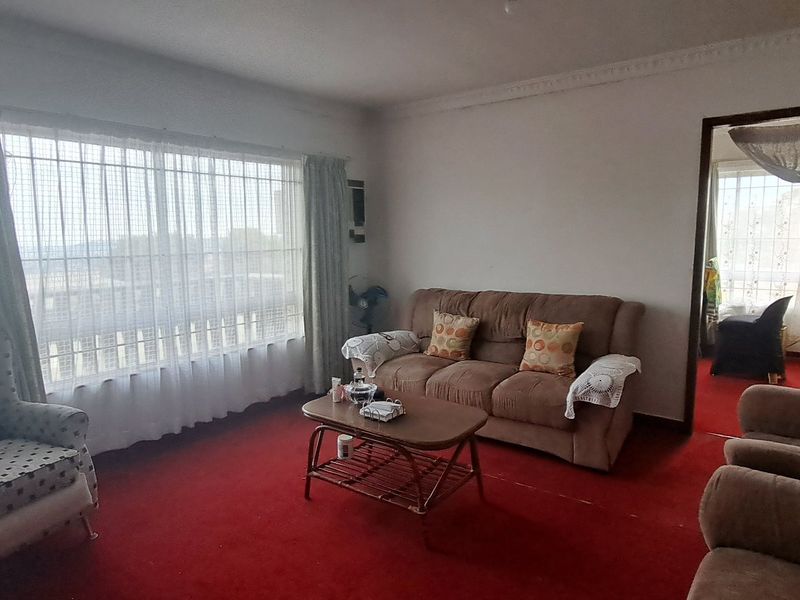 7-Bedroom Home with Exceptional Potential in Prime Reservoir Hills - Photo 8