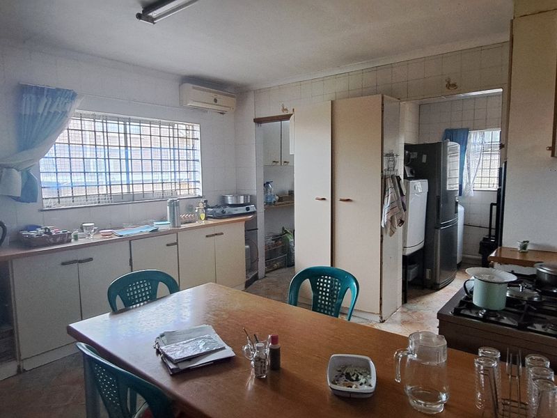 7-Bedroom Home with Exceptional Potential in Prime Reservoir Hills - Photo 10