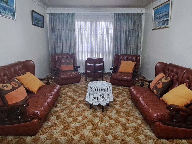 7-Bedroom Home with Exceptional Potential in Prime Reservoir Hills - Photo 7