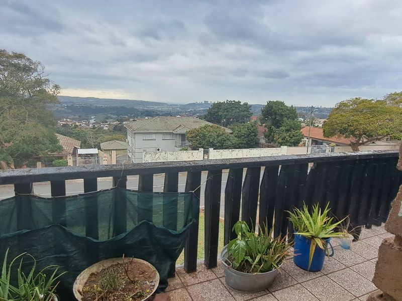 7-Bedroom Home with Exceptional Potential in Prime Reservoir Hills - Photo 6