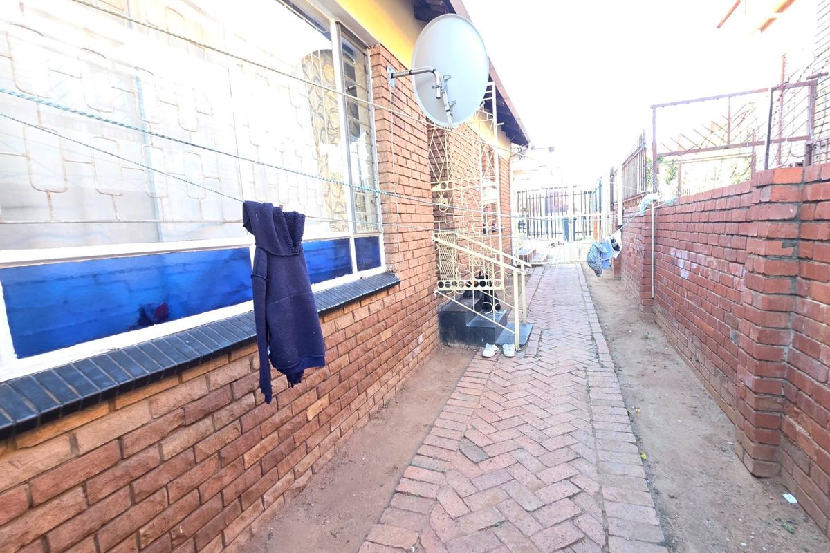 Modern Face Brick Home for Sale in Laudium - Photo 4