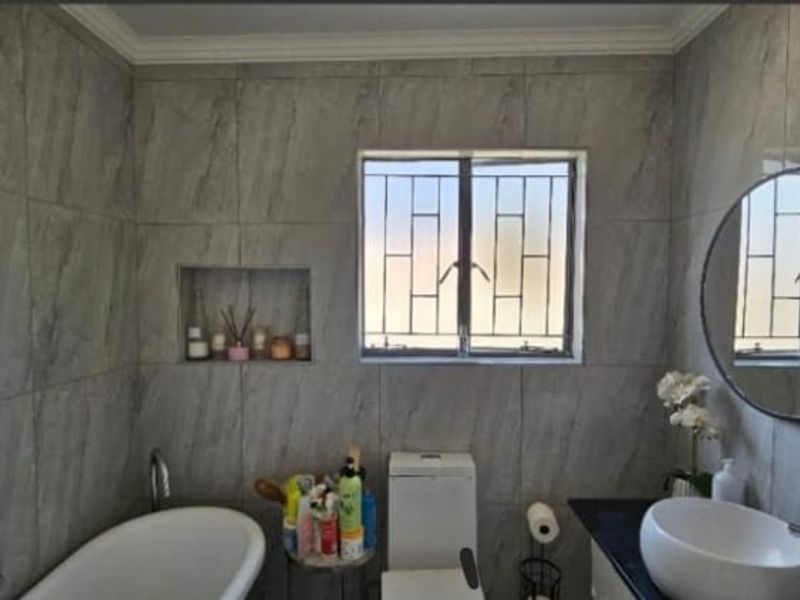 Lock Up and Go in Secure complex - Photo 8