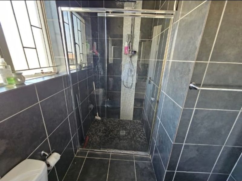 Lock Up and Go in Secure complex - Photo 6