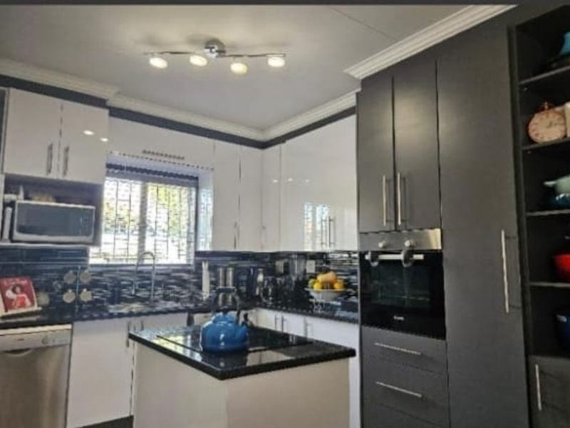 Lock Up and Go in Secure complex - Photo 3