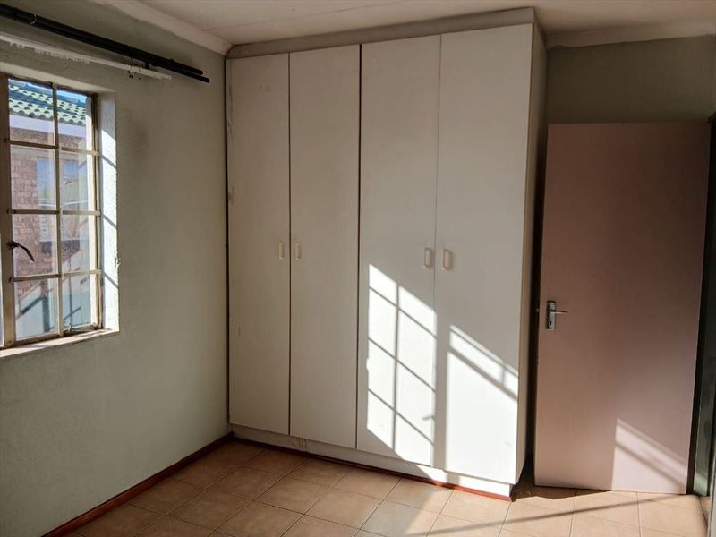 Simple and Comfortable 2-Bedroom Home - Photo 2