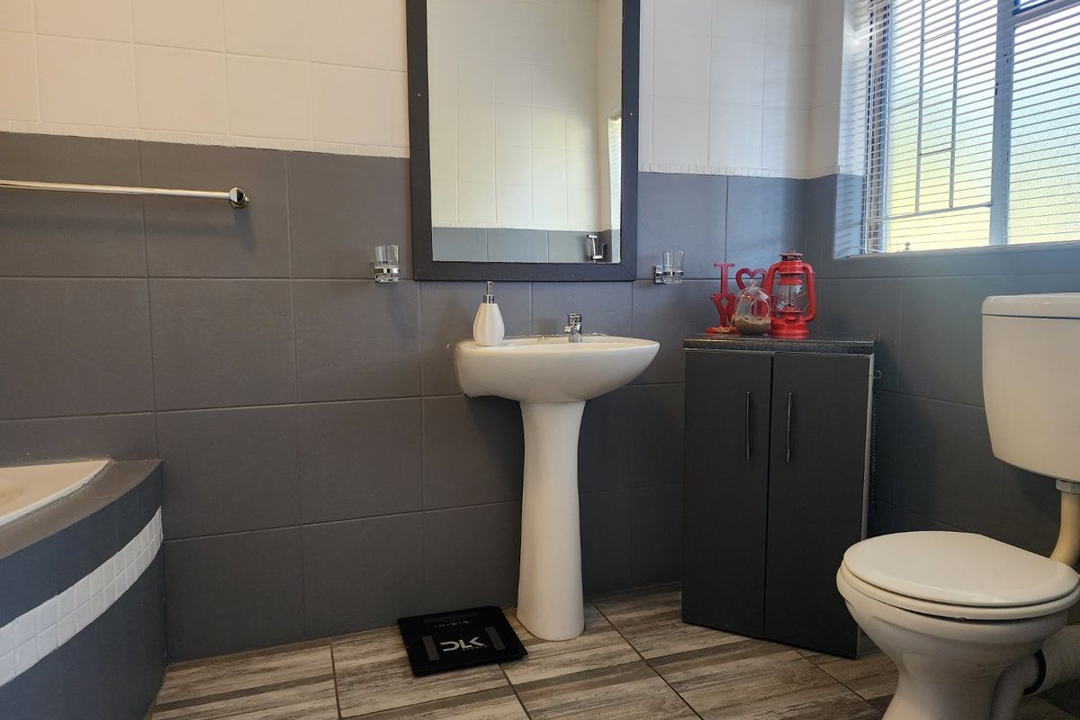 Modern 3 Bedroom Townhouse in Songloed - Photo 4