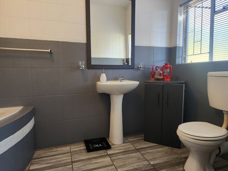 Modern 3 Bedroom Townhouse in Songloed - Photo 4