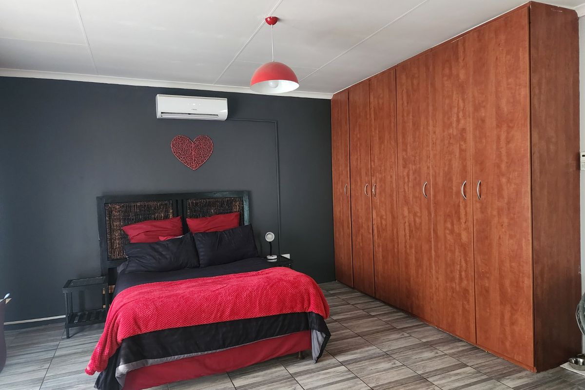 Modern 3 Bedroom Townhouse in Songloed - Photo 3