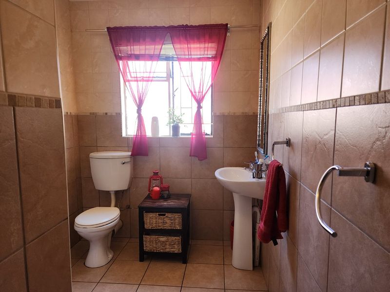 Modern 3 Bedroom Townhouse in Songloed - Photo 10