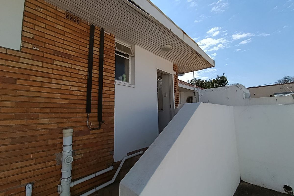 Studio bachelor cottage in Highlands North- includes weekly domestic - Photo 2