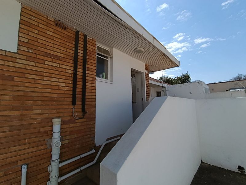 Studio bachelor cottage in Highlands North- includes weekly domestic - Photo 2