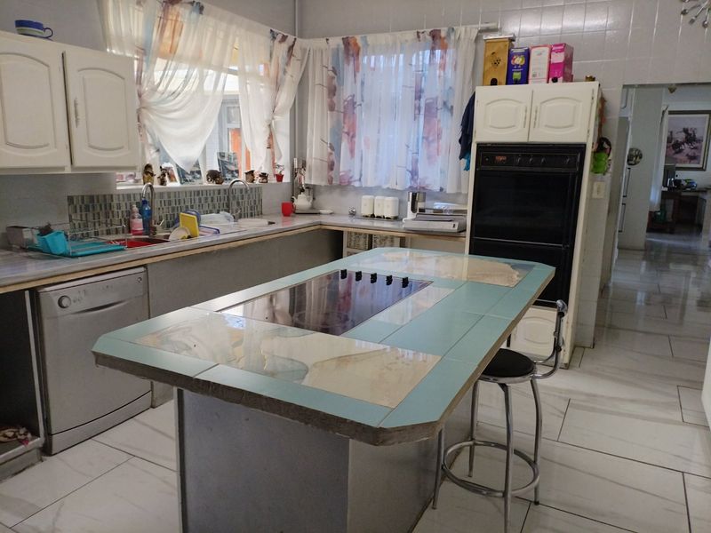 12 Bedroom House for Sale in Petersfield - Photo 8