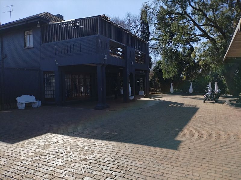 12 Bedroom House for Sale in Petersfield - Photo 2