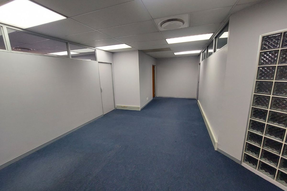 Commercial property for rent in Westille - Photo 5