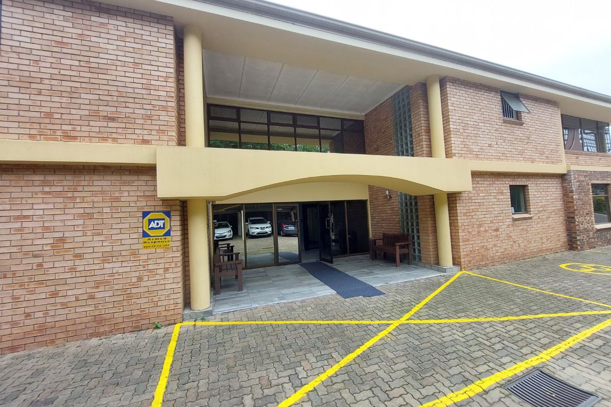 Commercial property for rent in Westille - Photo 3