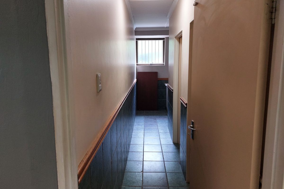Commercial property for rent in Westville - Photo 3