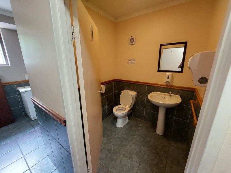 Commercial property for rent in Westville - Photo 5