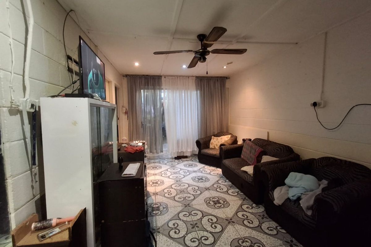 Ideal for newly weds: 3 Bedroom house on the market in Leonsdale: NO PARKING SPACE - Photo 4