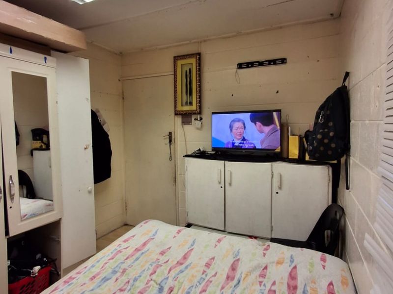 Ideal for newly weds: 3 Bedroom house on the market in Leonsdale: NO PARKING SPACE - Photo 9