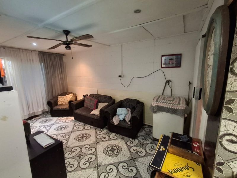 Ideal for newly weds: 3 Bedroom house on the market in Leonsdale: NO PARKING SPACE - Photo 5