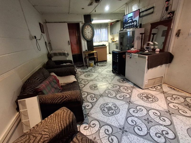 Ideal for newly weds: 3 Bedroom house on the market in Leonsdale: NO PARKING SPACE - Photo 6