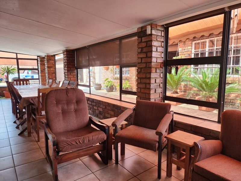 3 BEDROOM FULL TITLE TOWNHOUSE IN ORKNEY - Photo 10