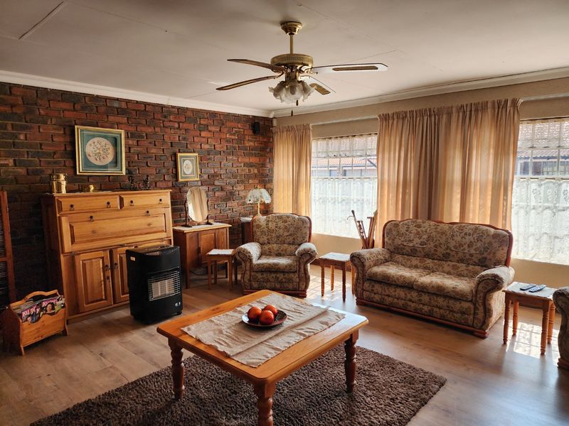 3 BEDROOM FULL TITLE TOWNHOUSE IN ORKNEY - Photo 7