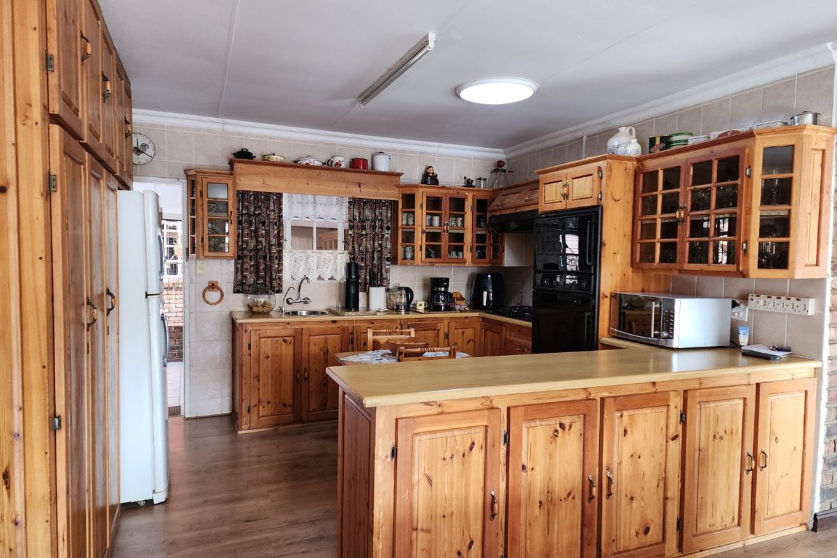 3 BEDROOM FULL TITLE TOWNHOUSE IN ORKNEY - Photo 3