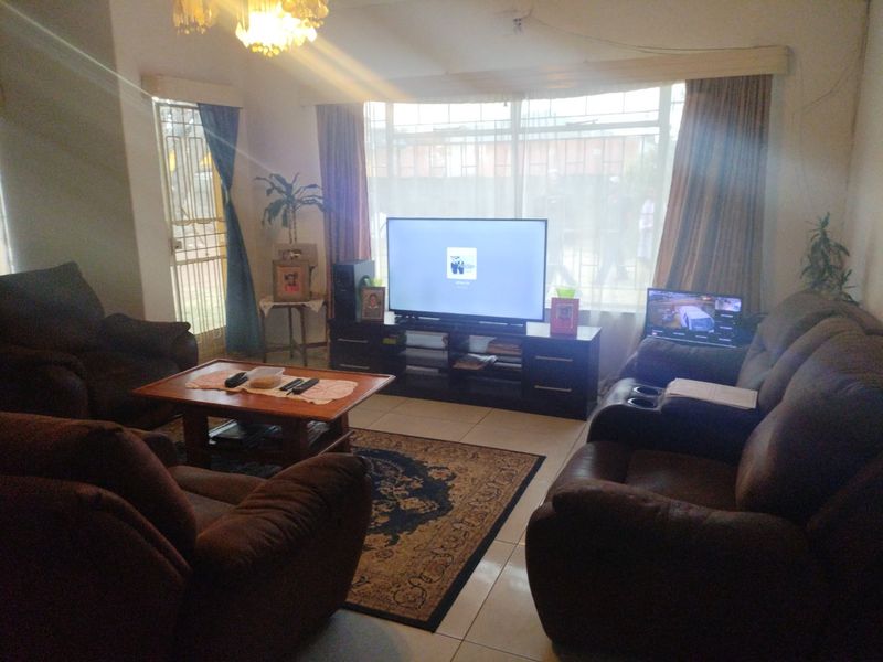 3 Bedroom House for Sale in Strubenvale  - Photo 7