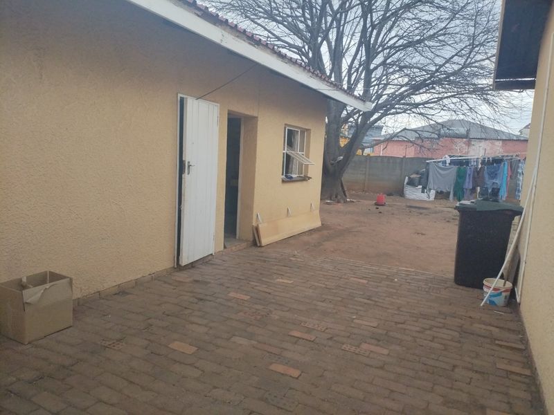 3 Bedroom House for Sale in Strubenvale  - Photo 4