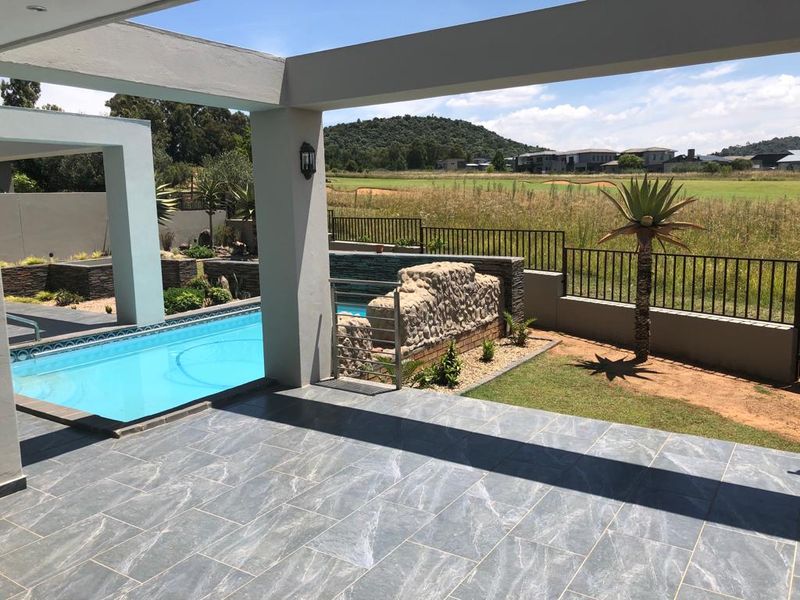 Luxurious Ultra-Modern 5-Bedroom Home with Pool & Premium Finishes - Photo 7