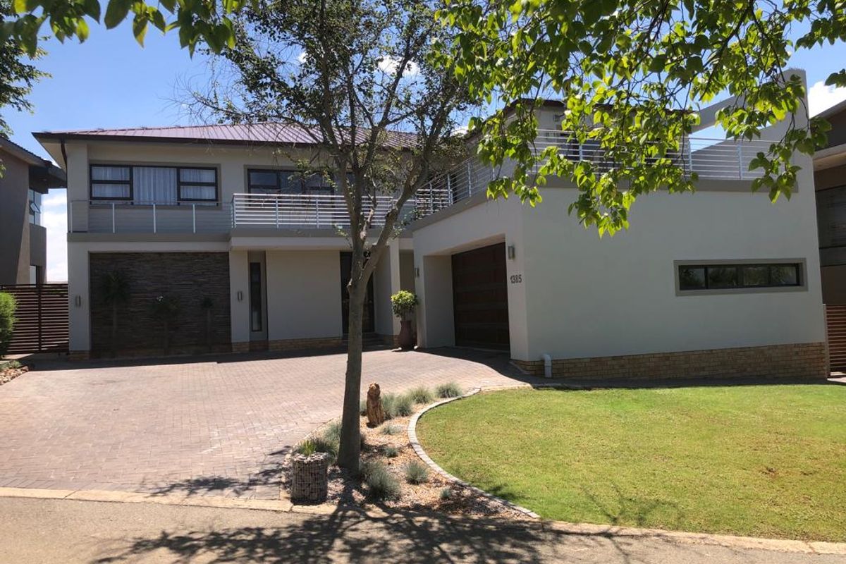 Luxurious Ultra-Modern 5-Bedroom Home with Pool & Premium Finishes - Photo 2