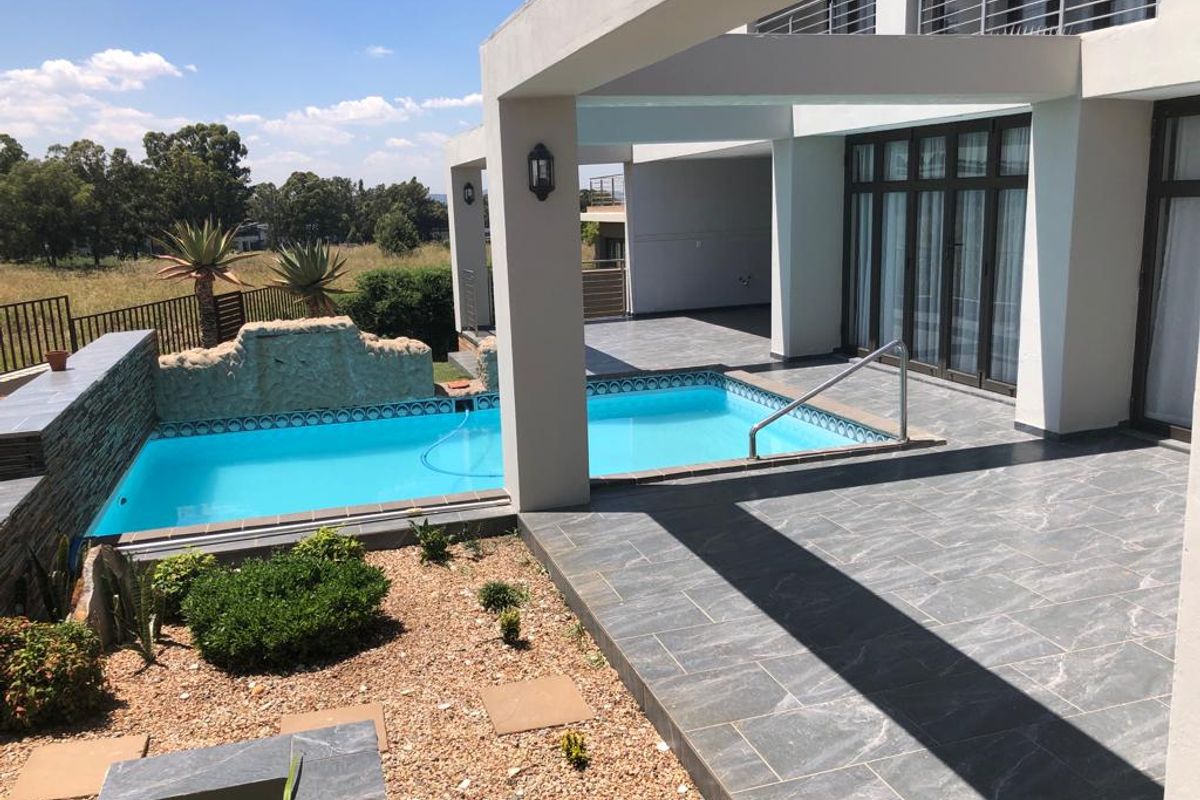 Luxurious Ultra-Modern 5-Bedroom Home with Pool & Premium Finishes - Photo 5