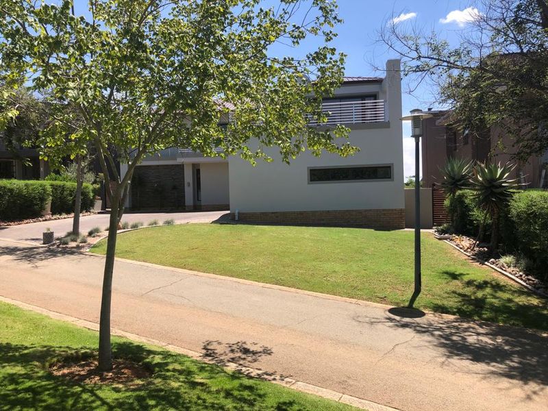 Luxurious Ultra-Modern 5-Bedroom Home with Pool & Premium Finishes - Photo 3