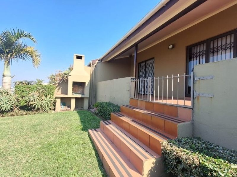 Stunning Sea Views in Secure Complex - Photo 2