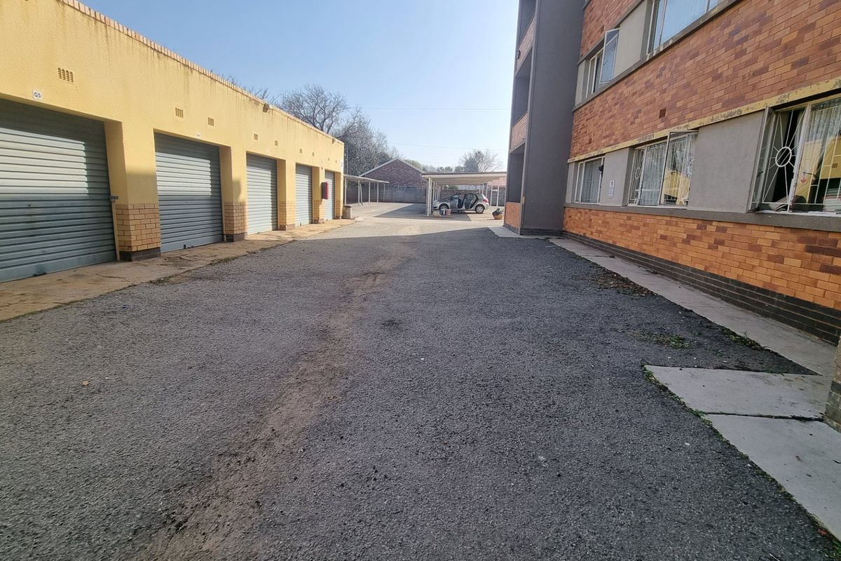 Spacious 2 bedroom flat in popular area! - Photo 2