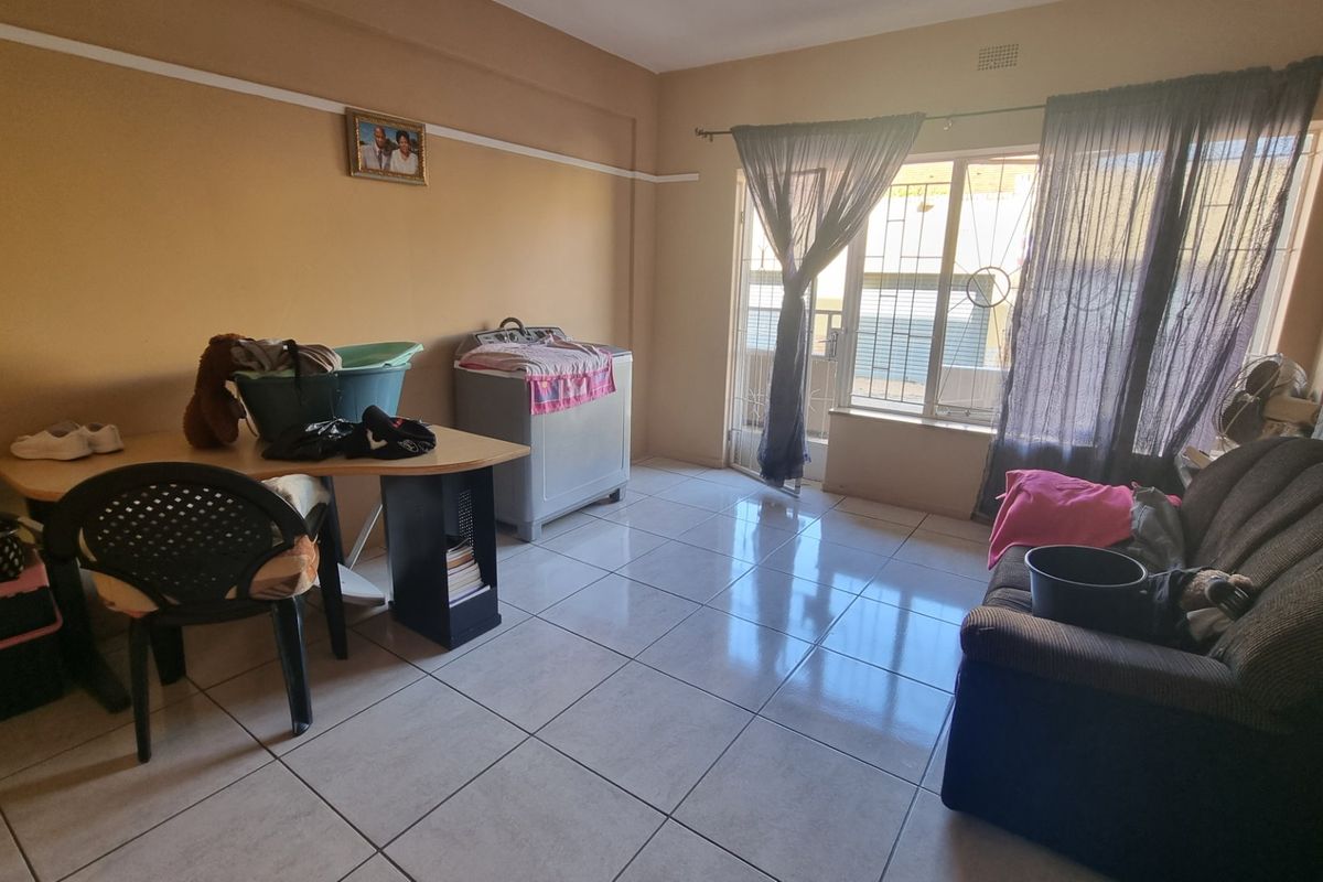 Spacious 2 bedroom flat in popular area! - Photo 4