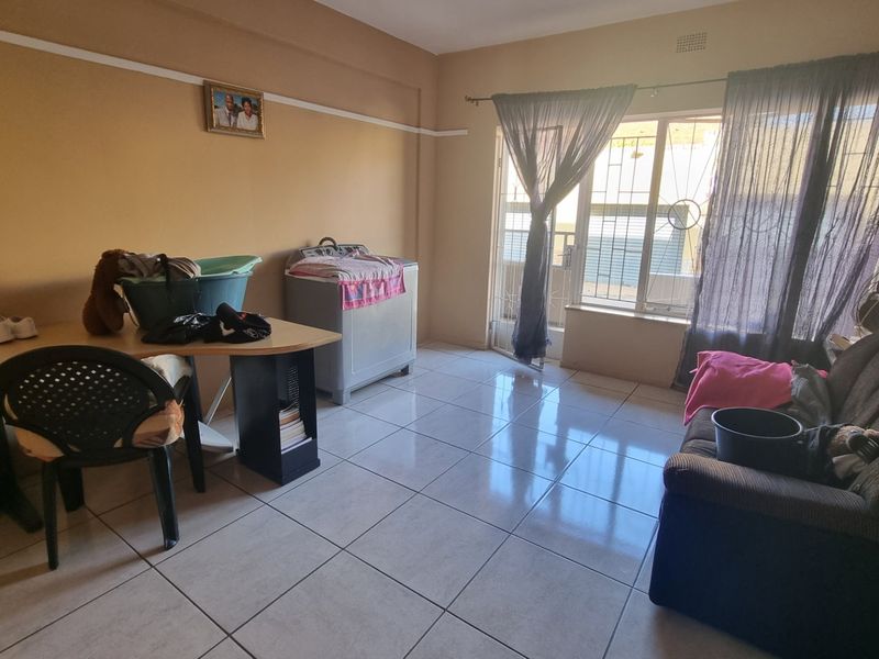 Spacious 2 bedroom flat in popular area! - Photo 4