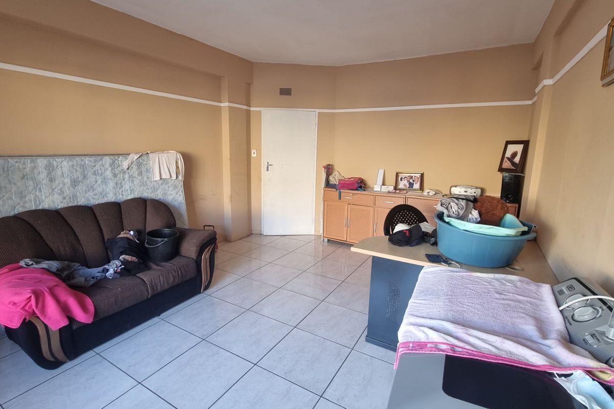 Spacious 2 bedroom flat in popular area! - Photo 3