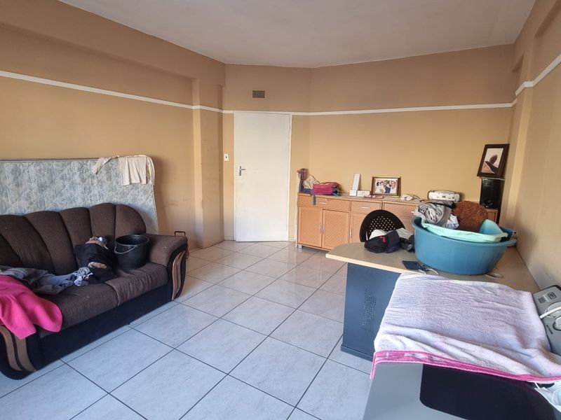 Spacious 2 bedroom flat in popular area! - Photo 3